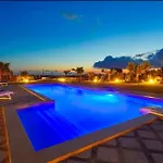 Enchanting With Pool & Lush Garden In Sicily Вилла *