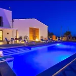 Вилла Enchanting With Pool & Lush Garden In Sicily