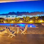 Вилла Enchanting With Pool & Lush Garden In Sicily