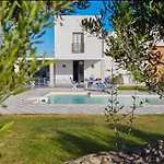 Enchanting With Pool & Lush Garden In Sicily Вилла