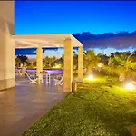 Enchanting With Pool & Lush Garden In Sicily Пачеко