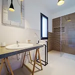 Enchanting With Pool & Lush Garden In Sicily Вилла *