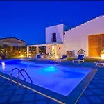 Enchanting With Pool & Lush Garden In Sicily Вилла Пачеко