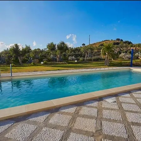 Enchanting With Pool & Lush Garden In Sicily