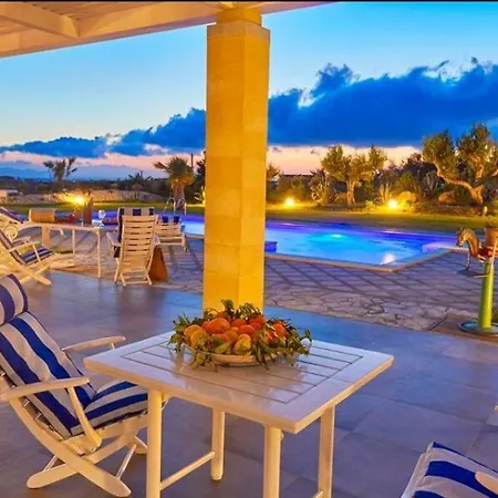 Enchanting With Pool & Lush Garden In Sicily Villa Paceco