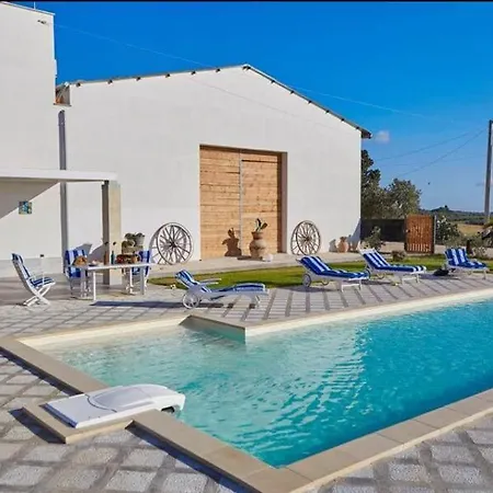 Enchanting With Pool & Lush Garden In Sicily