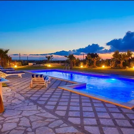 Villa Enchanting With Pool & Lush Garden In Sicily Paceco