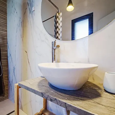 Enchanting With Pool & Lush Garden In Sicily Вилла *