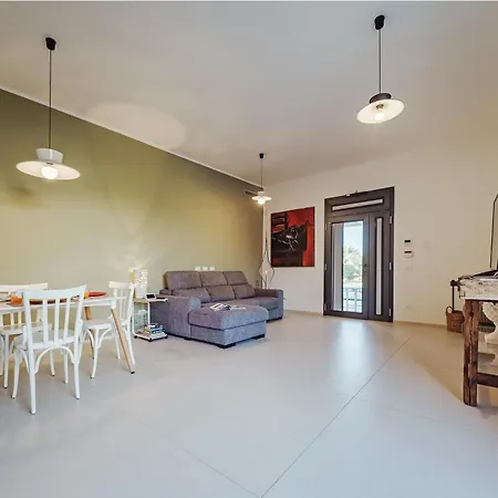 Вилла Enchanting With Pool & Lush Garden In Sicily Пачеко
