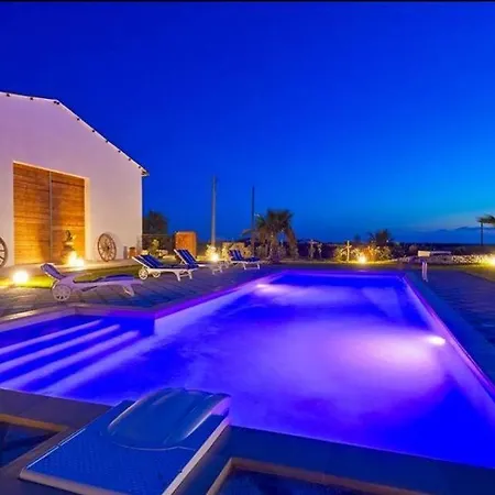 Enchanting With Pool & Lush Garden In Sicily Villa Paceco