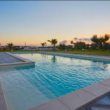Enchanting With Pool & Lush Garden In Sicily *