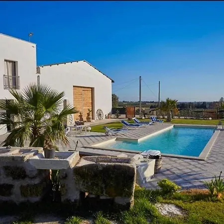 Enchanting With Pool & Lush Garden In Sicily