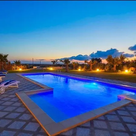 Enchanting With Pool & Lush Garden In Sicily Villa Paceco