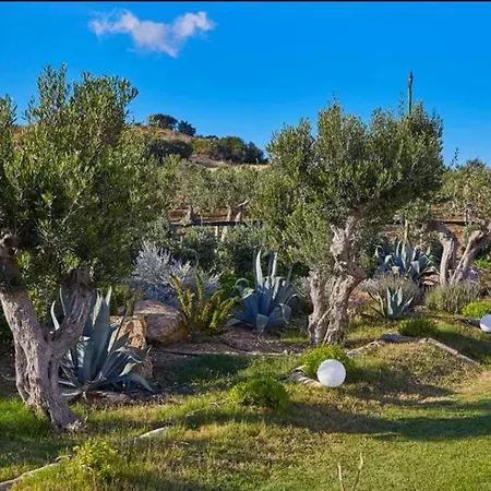 Enchanting With Pool & Lush Garden In Sicily