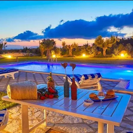 Enchanting With Pool & Lush Garden In Sicily *