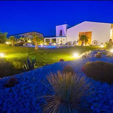Villa Enchanting With Pool & Lush Garden In Sicily *