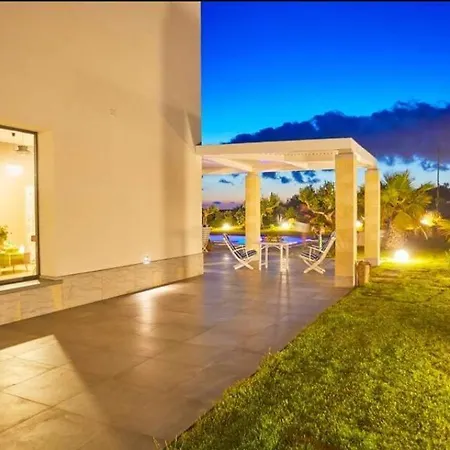 Enchanting With Pool & Lush Garden In Sicily Villa Paceco