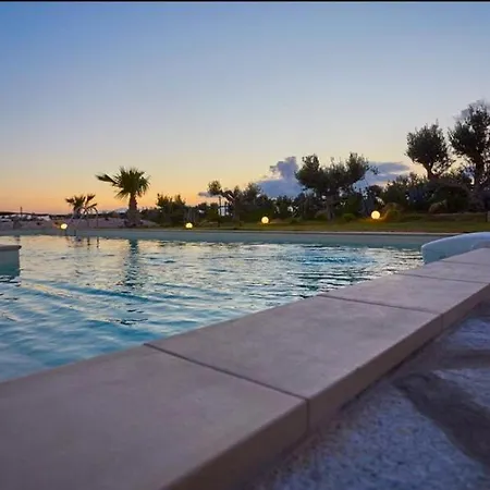 Enchanting With Pool & Lush Garden In Sicily Villa