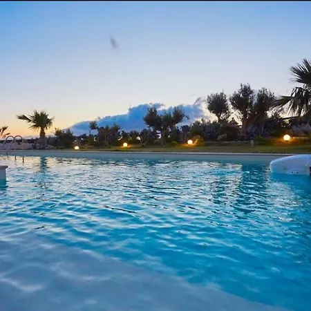 Enchanting With Pool & Lush Garden In Sicily Villa